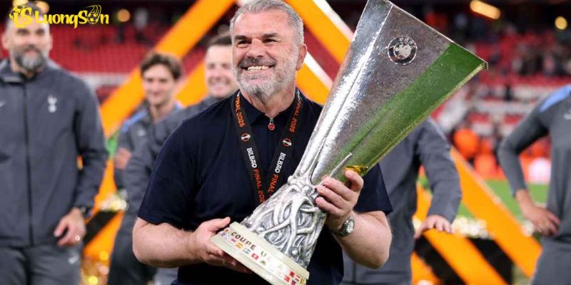 Ange Postecoglou từ vinh quang đến thảm bại tại Nottingham